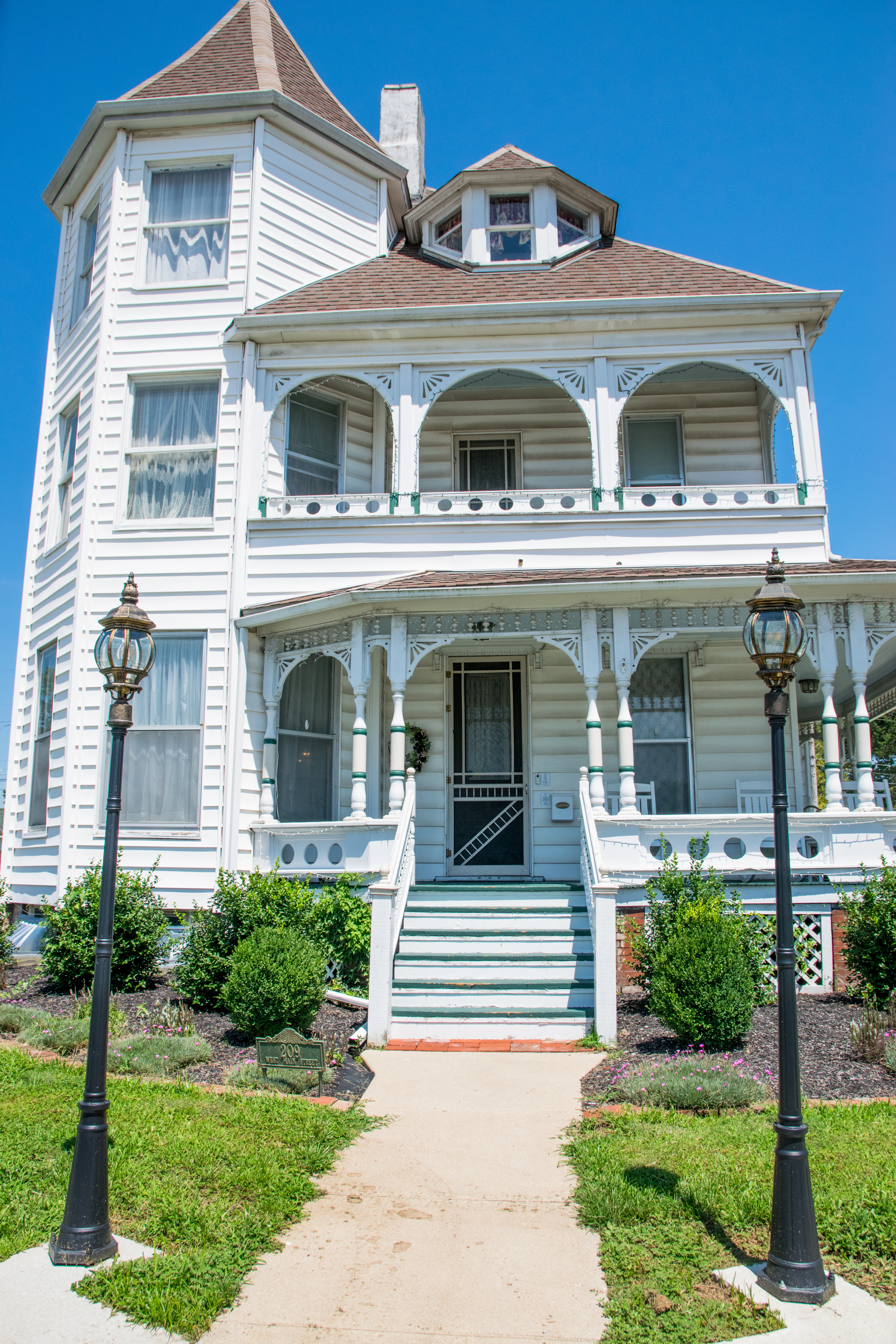 The Victorian on Main Bed & Breakfast